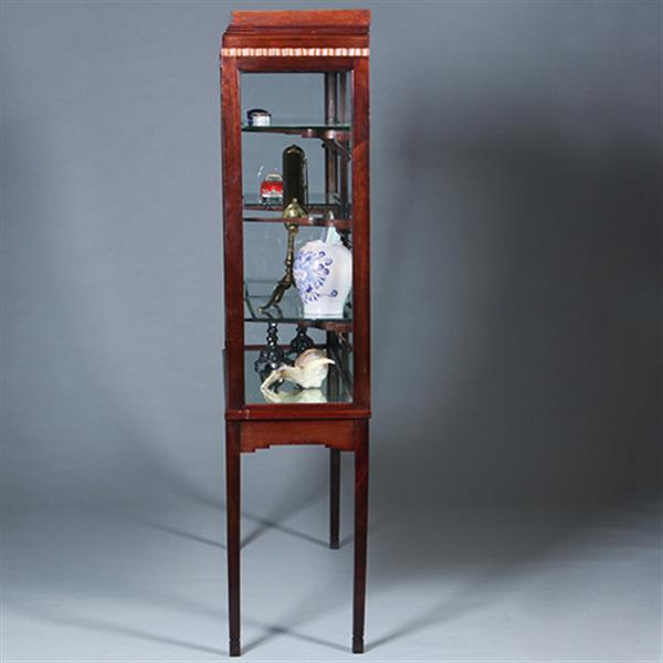 Grote foto art deco vitrinekast in mahonie met contrasterende essenhouten golflijst ca 1915 no.421025 antiek en kunst stoelen en banken