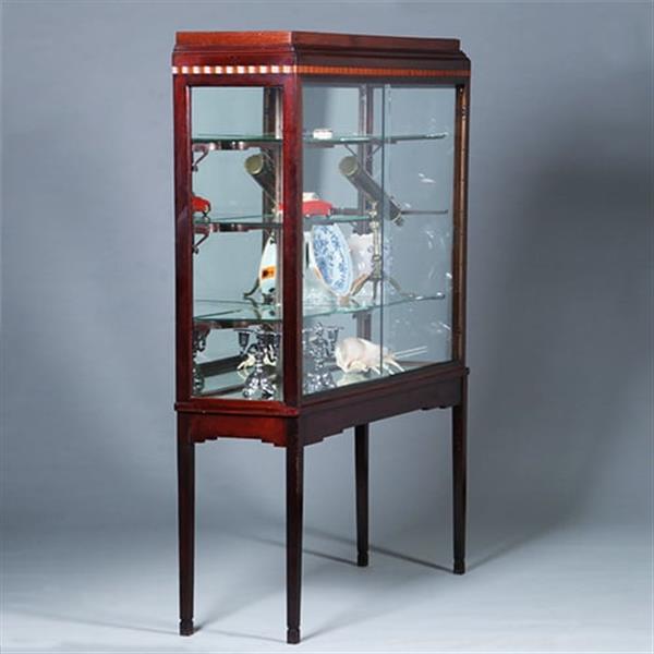 Grote foto art deco vitrinekast in mahonie met contrasterende essenhouten golflijst ca 1915 no.421025 antiek en kunst stoelen en banken