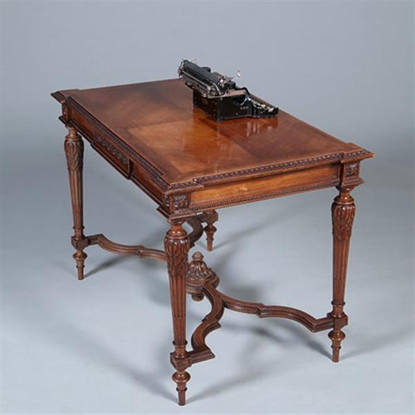 Grote foto schrijftafeltje of wandtafel in notenhout met brede lade frankrijk ca 1860 no.422435 antiek en kunst stoelen en banken