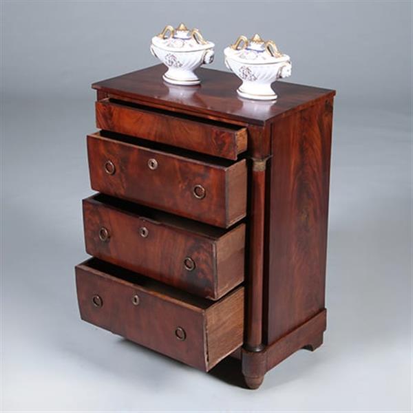 Grote foto opvallend kleine fraaie hollandse empire commode met 4 laden en 2 zuilen ca 1810 no.431525 antiek en kunst stoelen en banken