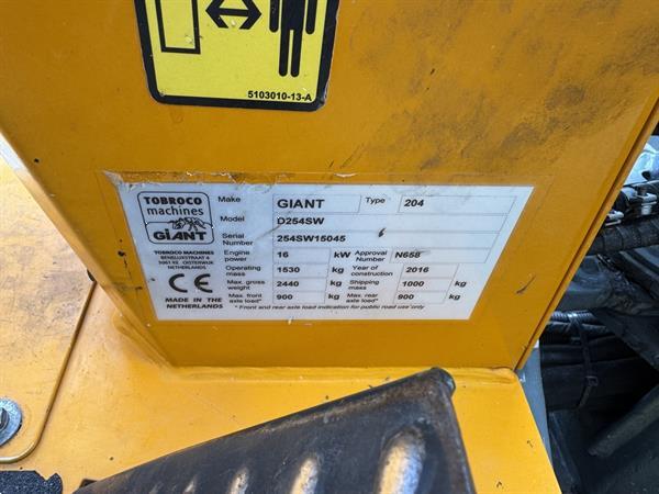Grote foto giant d 254sw mini shovel wiellader 2016 bak vorkenbord 996uur agrarisch shovels