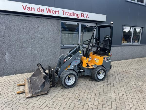 Grote foto giant d 254sw mini shovel wiellader 2016 bak vorkenbord 996uur agrarisch shovels