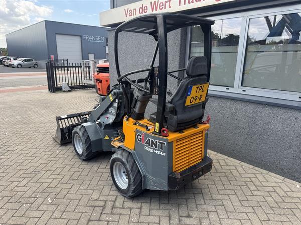 Grote foto giant d 254sw mini shovel wiellader 2016 bak vorkenbord 996uur agrarisch shovels