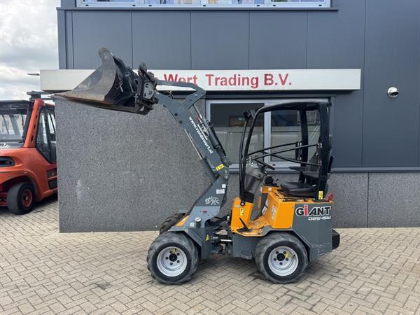 Grote foto giant d 254sw mini shovel wiellader 2016 bak vorkenbord 996uur agrarisch shovels