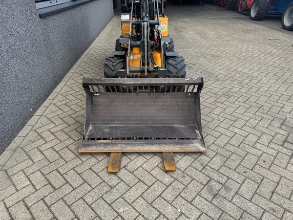 Grote foto giant d 254sw mini shovel wiellader 2016 bak vorkenbord 996uur agrarisch shovels