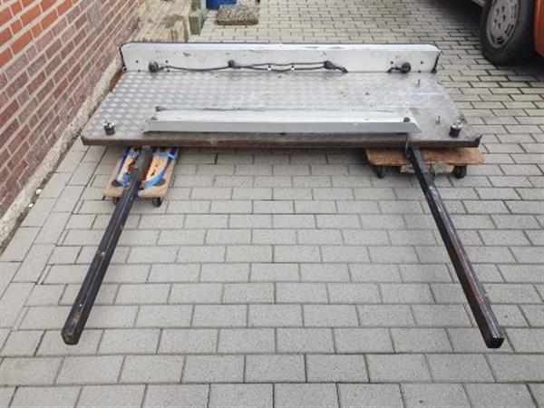 Grote foto scooterdrager zware uitvoering caravans en kamperen camper accessoires