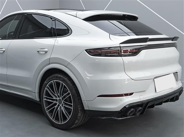 Grote foto dit betreft een porsche cayenne coupe tk carbon kofferbak spoiler lip auto onderdelen tuning en styling