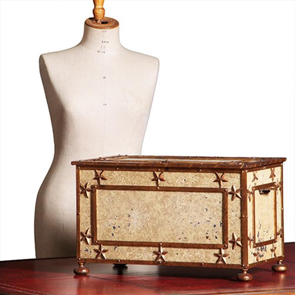 Grote foto antieke ijzeren beschilderde empire kist in prachtige oude kleur op bolpoten en met sterren ca 1810 antiek en kunst stoelen en banken