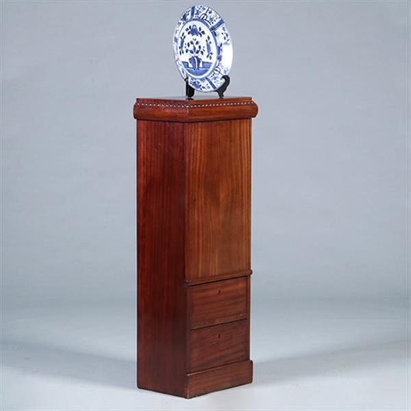 Grote foto art deco zuilvormige kast of kastvormige zuil met 1 deur en twee kleine laden ca 1915 no.431540 antiek en kunst stoelen en banken