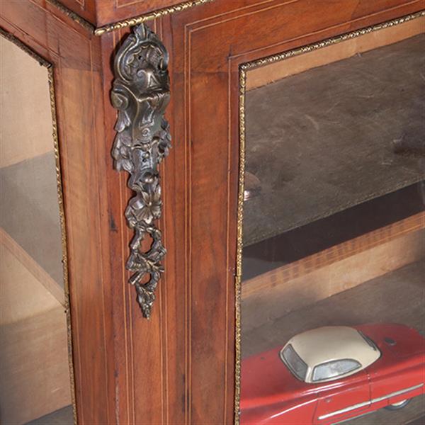 Grote foto engelse vitrinekast in notenhout met rijk inlegwerk ca 1850 no.431550 antiek en kunst stoelen en banken
