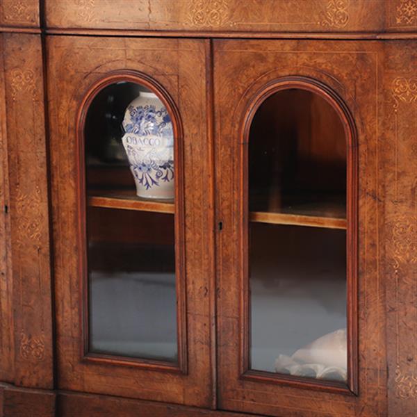 Grote foto blonde notenhouten credenza met kwartronde zijkasten ca 1850 fraaie ingelegde details no.431545 antiek en kunst stoelen en banken