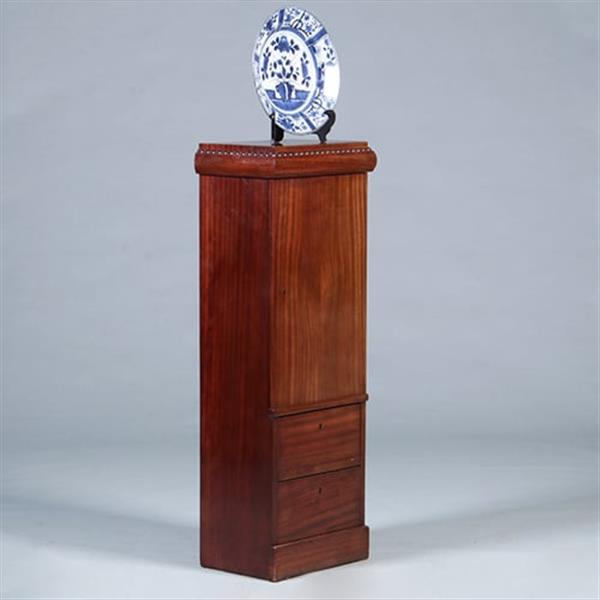Grote foto art deco zuilvormige kast of kastvormige zuil met 1 deur en twee kleine laden ca 1915 no.431540 antiek en kunst stoelen en banken