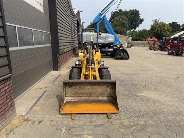 Grote foto knikmops 130 minishovel bj 2024 490 lease agrarisch shovels