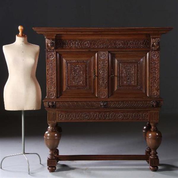 Grote foto 17e eeuws hollands rariteiten kabinetje uit de collectie van koning willem iii koningin wilhelmina antiek en kunst stoelen en banken
