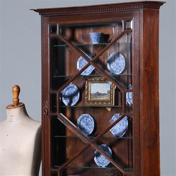 Grote foto bijzonder ondiepe vitrine kast met geslepnglas en 8 verstelbare planchettes ca 1865 no.431560 antiek en kunst stoelen en banken