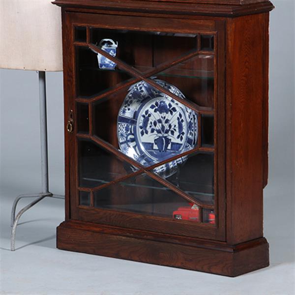 Grote foto bijzonder ondiepe vitrine kast met geslepnglas en 8 verstelbare planchettes ca 1865 no.431560 antiek en kunst stoelen en banken