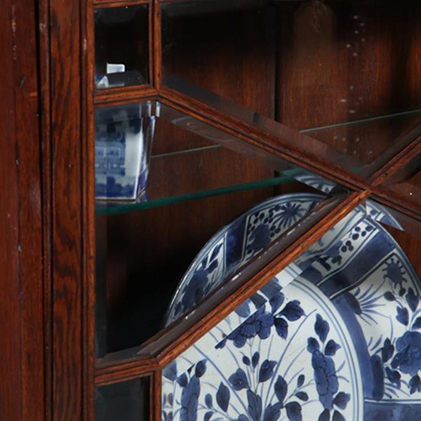Grote foto bijzonder ondiepe vitrine kast met geslepnglas en 8 verstelbare planchettes ca 1865 no.431560 antiek en kunst stoelen en banken