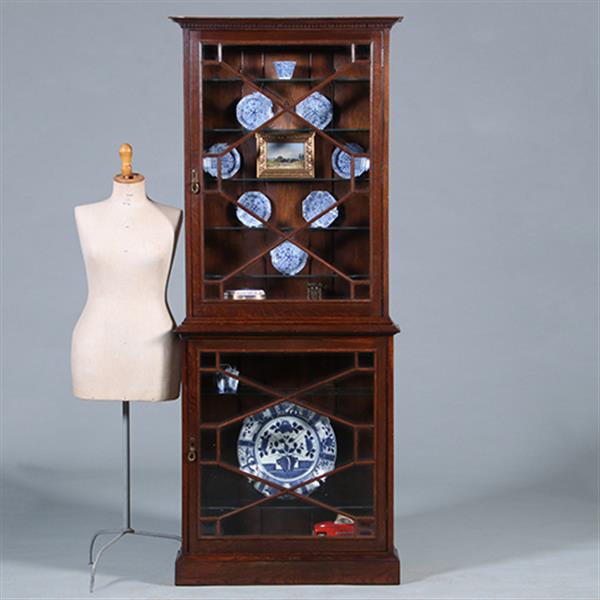 Grote foto bijzonder ondiepe vitrine kast met geslepnglas en 8 verstelbare planchettes ca 1865 no.431560 antiek en kunst stoelen en banken