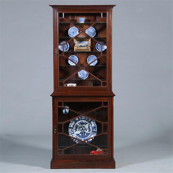 Grote foto bijzonder ondiepe vitrine kast met geslepnglas en 8 verstelbare planchettes ca 1865 no.431560 antiek en kunst stoelen en banken