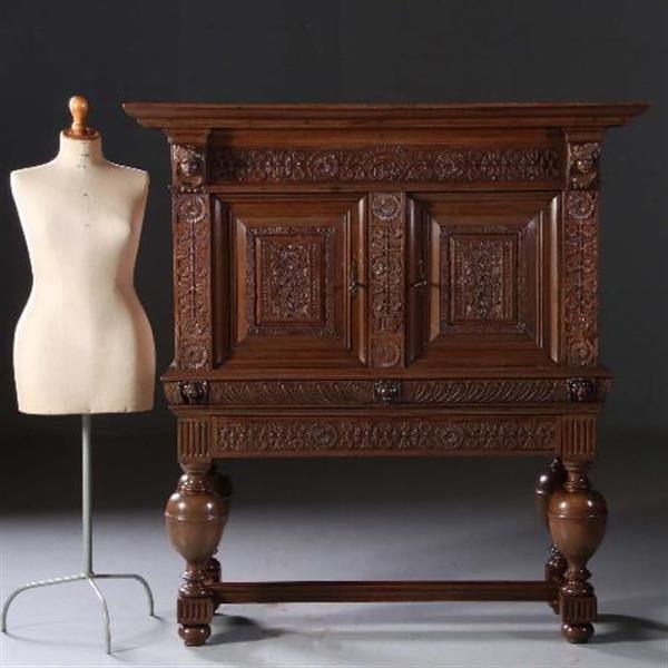 Grote foto 17e eeuws hollands rariteiten kabinetje uit de collectie van koning willem iii koningin wilhelmina antiek en kunst stoelen en banken