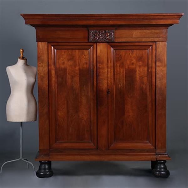 Grote foto palissander pastoorskast in een prachtige zonnige kleur ca 1700 no.431530 antiek en kunst stoelen en banken