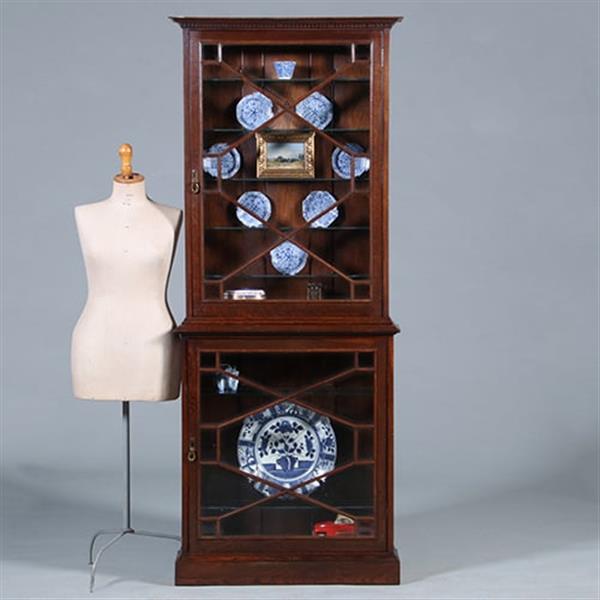 Grote foto bijzonder ondiepe vitrine kast met geslepnglas en 8 verstelbare planchettes ca 1865 no.431560 antiek en kunst stoelen en banken