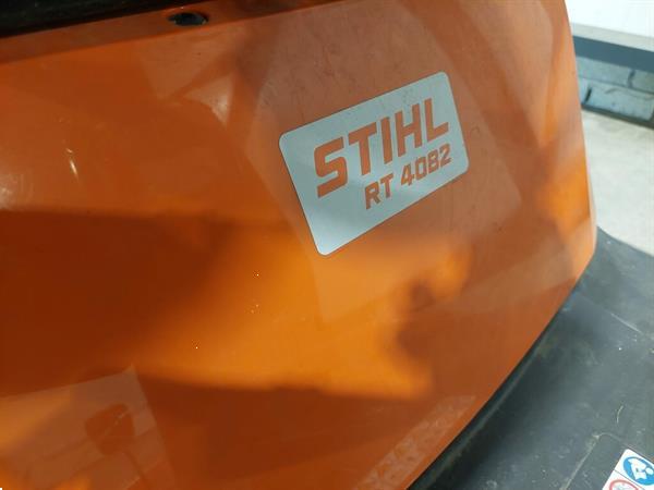 Grote foto stihl zitmaaier met opvang tuin en terras zitmaaiers