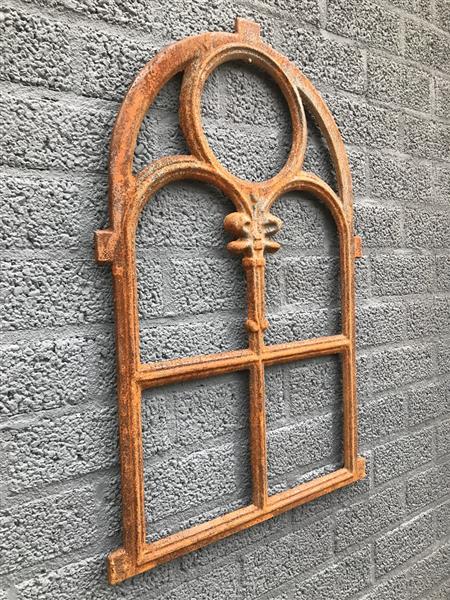Grote foto gietijzeren stalraam kerkraam gietijzer fraai model. tuin en terras tuindecoratie