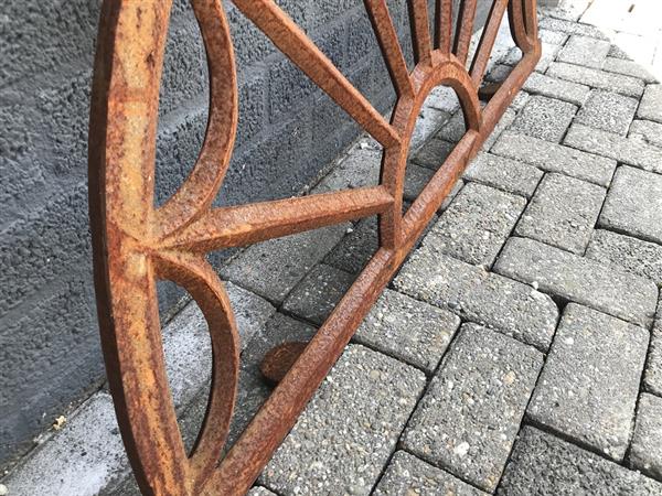 Grote foto gietijzeren stalraam muurraam napoleon raam. tuin en terras tuindecoratie