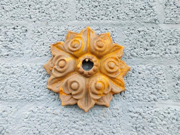 Grote foto muuranker rond gietijzer 20 cm klassiek wandornament tuin en terras tuindecoratie