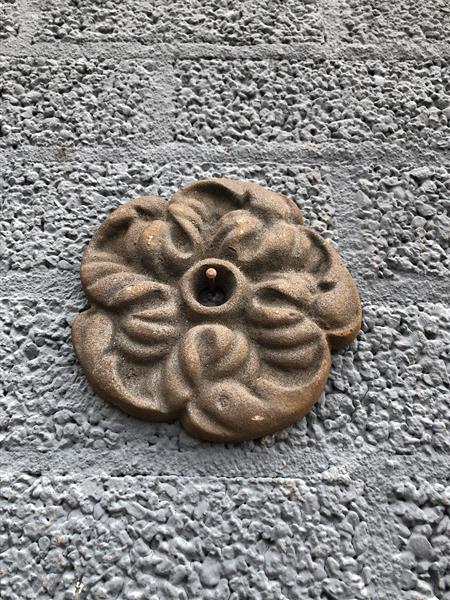 Grote foto gietijzeren muuranker 15 cm bloemmotief tuin en terras tuindecoratie