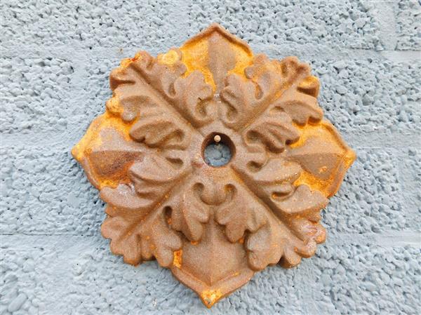 Grote foto gietijzeren muuranker in bladvorm tuin en terras tuindecoratie