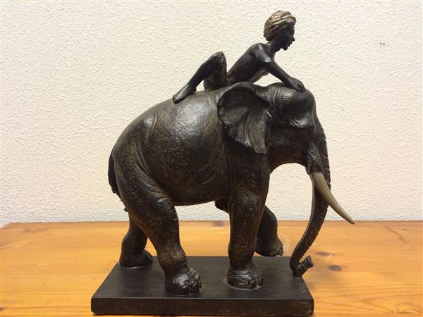 Grote foto 1 skulptur olifant met ruiter polystein huis en inrichting woningdecoratie