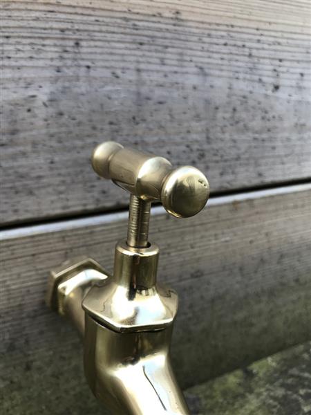Grote foto waterkraan voor tuin fonteinen messing tuin en terras overige tuin en terras