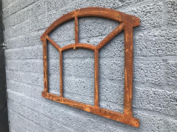 Grote foto gietijzeren stalraam menze groot tuin en terras tuindecoratie