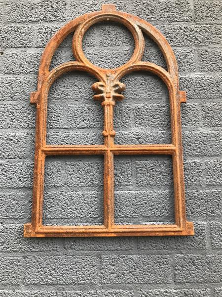 Grote foto gietijzeren stalraam kerkraam gietijzer fraai model. tuin en terras tuindecoratie