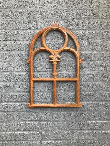 Grote foto gietijzeren stalraam kerkraam gietijzer fraai model. tuin en terras tuindecoratie