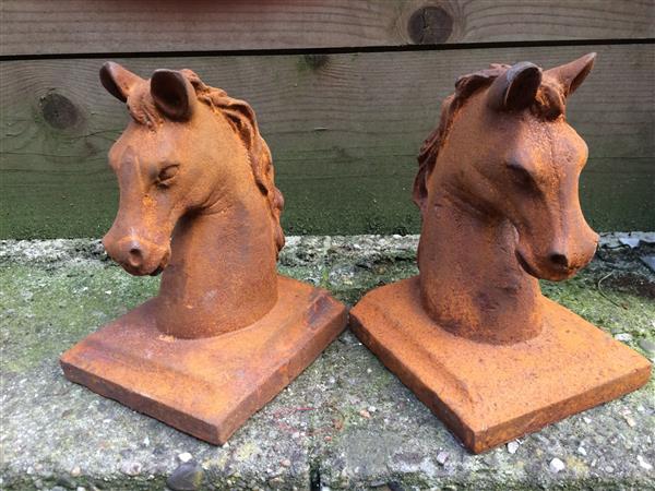 Grote foto boekensteunenset gietijzeren paardenhoofden huis en inrichting woningdecoratie