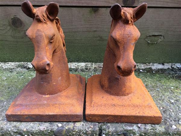 Grote foto boekensteunenset gietijzeren paardenhoofden huis en inrichting woningdecoratie