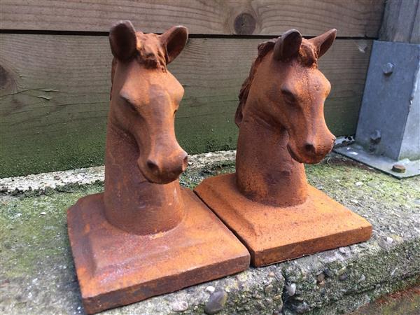 Grote foto boekensteunenset gietijzeren paardenhoofden huis en inrichting woningdecoratie