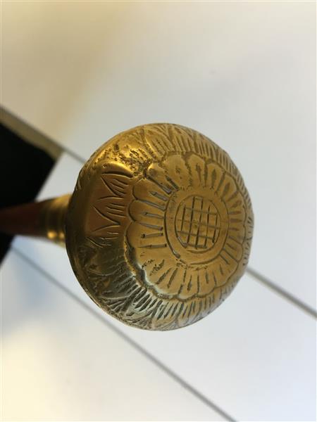Grote foto edele wandelstok met prachtige messing knop. kleding dames sieraden