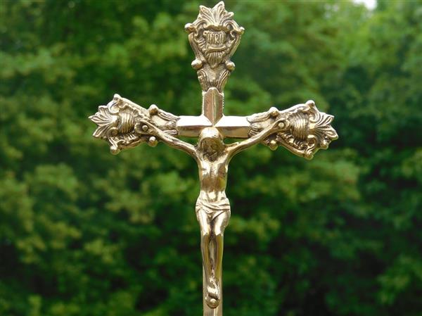Grote foto jezus aan het kruis messing inri op voet. antiek en kunst kunst