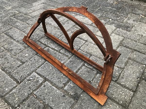 Grote foto gietijzeren stalraam v half rond klapraam tuin en terras tuindecoratie