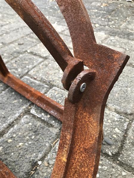 Grote foto gietijzeren stalraam v half rond klapraam tuin en terras tuindecoratie