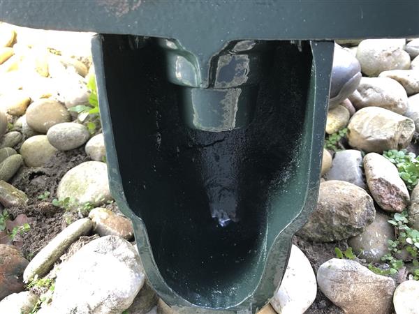 Grote foto topkwaliteit wandfontein wasbak zwaar aluminium donkergroen met messing kraan. tuin en terras overige tuin en terras