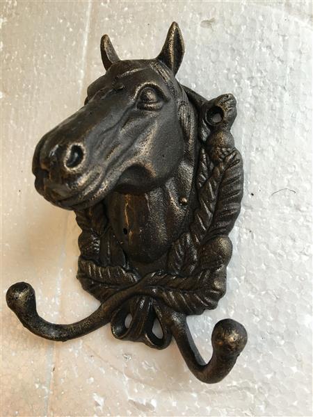 Grote foto paardenhoofd met dubbele haak gietijzer bronskleurig huis en inrichting woningdecoratie