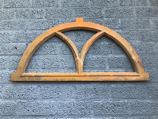 Grote foto gietijzeren stalraam v half rond 80x41 tuin en terras tuindecoratie