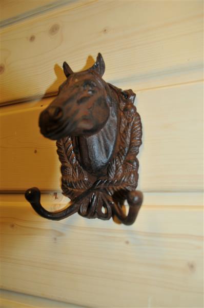 Grote foto gietijzeren bruinkleurig paardenhoofd met dubbele kledinghaak prachtig huis en inrichting woningdecoratie