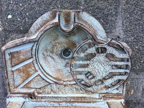Grote foto tuin fontein gietijzer grijs groen tuin en terras overige tuin en terras