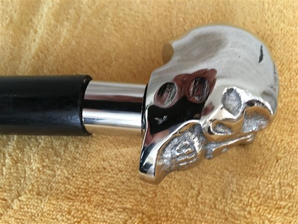Grote foto edele wandelstok met prachtige aluminium schedelknop kleding dames sieraden